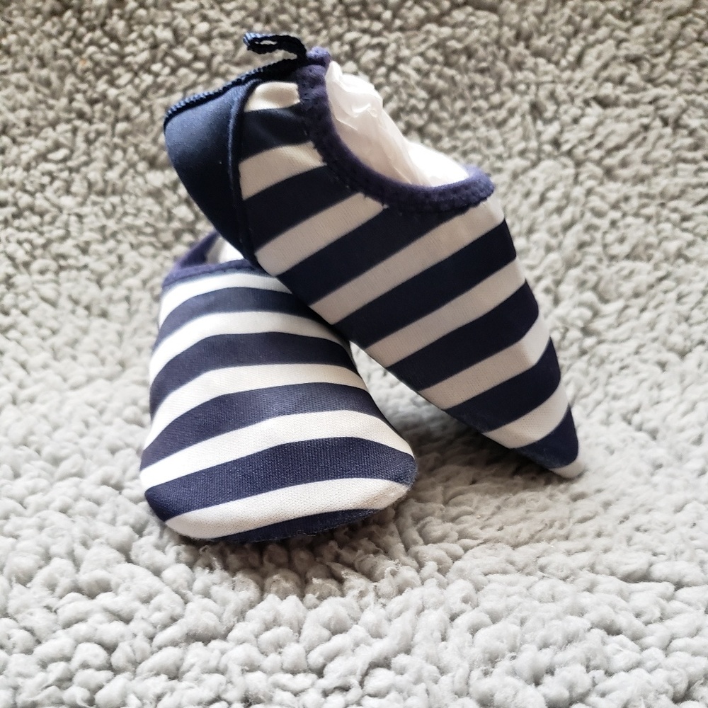 🧢Kids 2/$10 Kid's water shoes